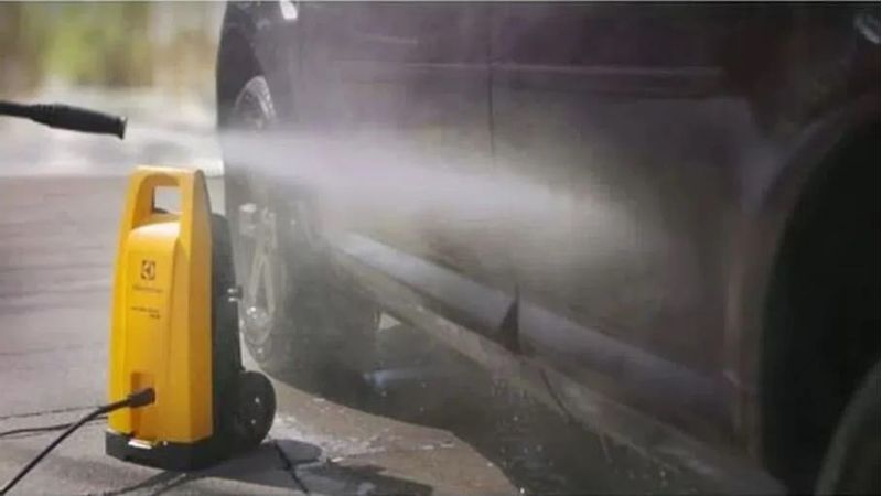 Lavadora-de-Alta-Pressao-Electrolux-1800-PSI-Power-Wash-Eco-e-Bico-Vario--EWS30-