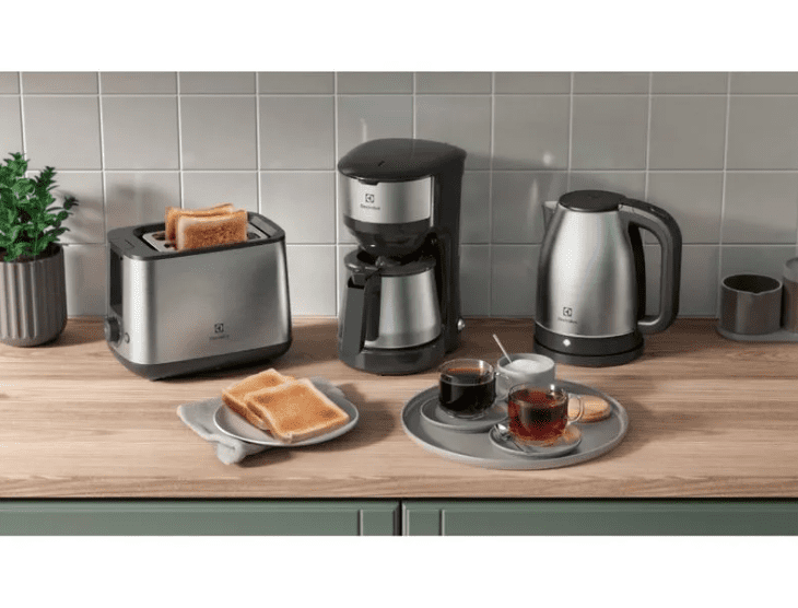 Cafeteira-Eletrica-Electrolux-com-Jarra-Inox-30-Xicaras-Efficient--ECM22-