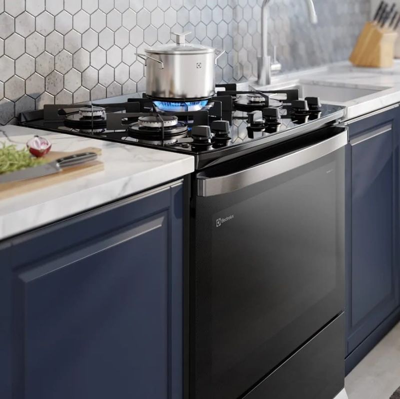 Fogao-5-bocas-Electrolux-Preto-Experience-Mesa-de-Vidro-PerfectCook-e-VaporBake--FE5GP-