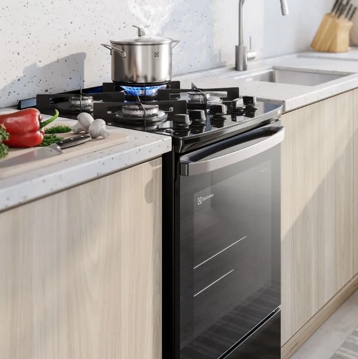Fogao-4-bocas-Electrolux-Preto-Efficient-Mesa-de-Vidro-PerfectCook-e-Tripla-Chama--FE4GP--